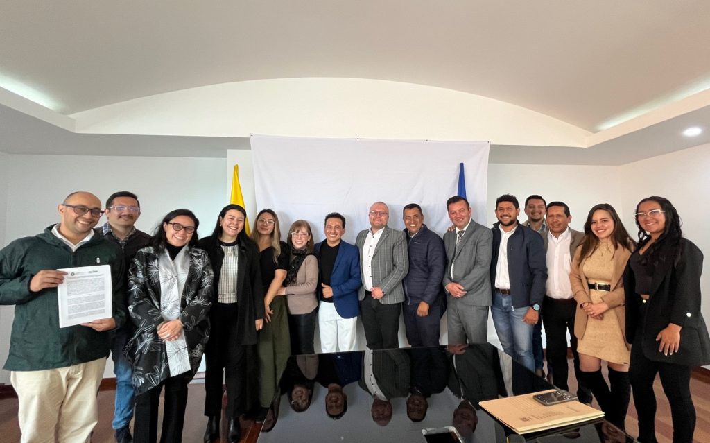 foto firma de convenio profesionalización provincias Cundinamarca